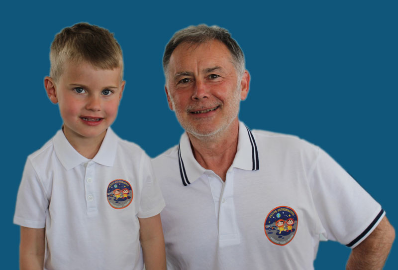 photographie pascal et un enfant avec le polo des petits astronautes